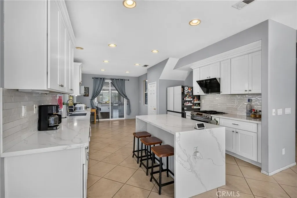 2420 S Vicentia Avenue, Corona, California 92882 — photo 4