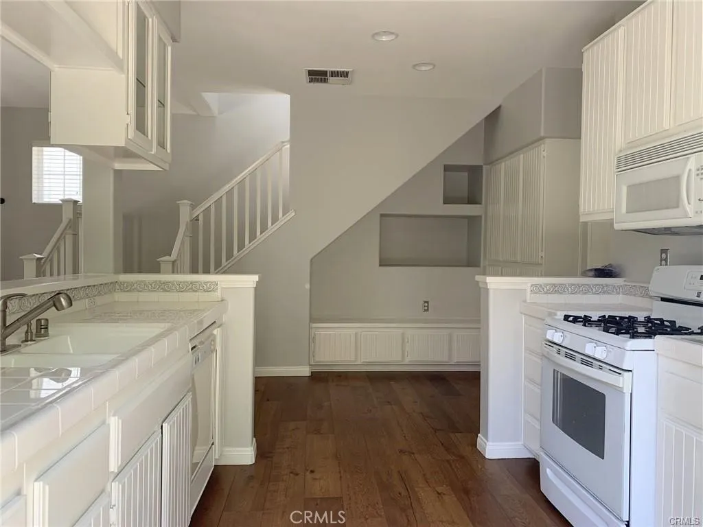 126 Winslow Lane, Irvine, California 92620 — photo 5