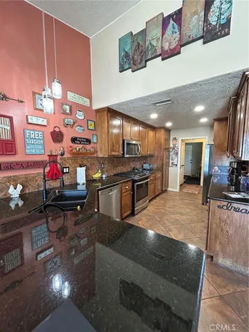 15455 Halinor, Hesperia, California 92345 — photo 4