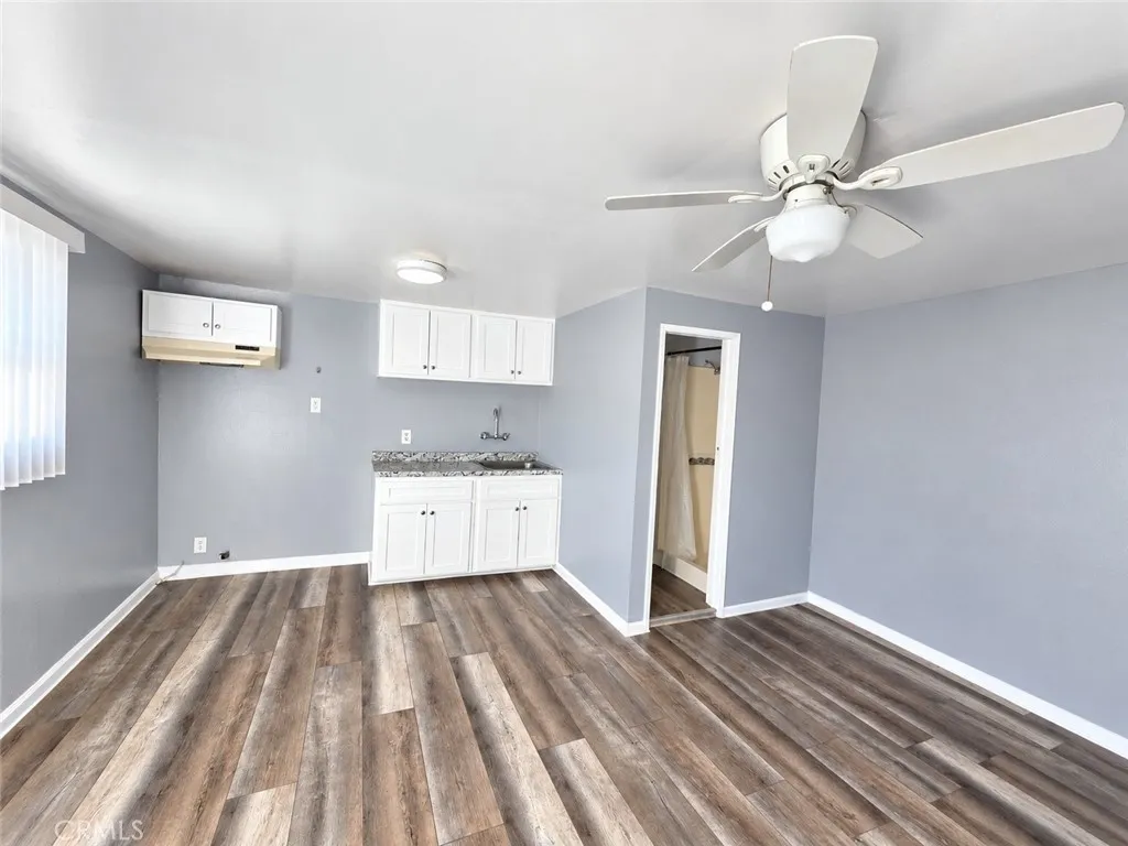 127 W 58th 1/2, Los Angeles, California 90037 — photo 4