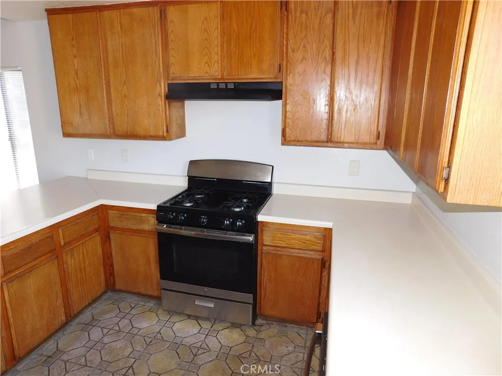 16245 Rodell, Victorville, California 92395 — photo 5