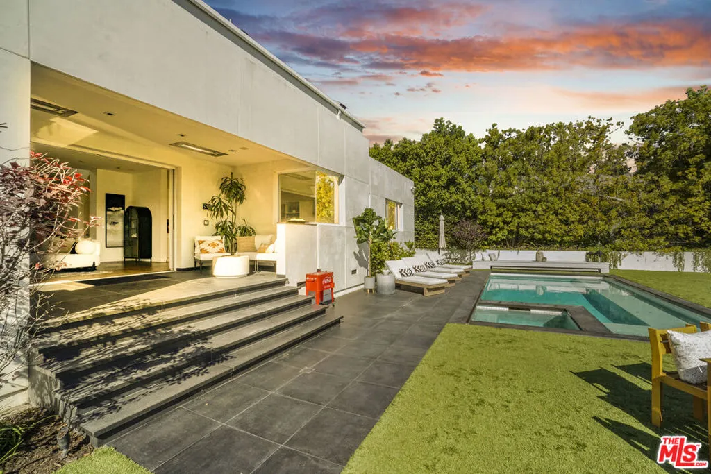 1116 Linda Flora Drive, Los Angeles, California 90049 — photo 5