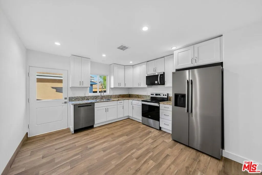 Kitchen w/Stainless Steel Appl Kitchen w/Stainless Steel Appl