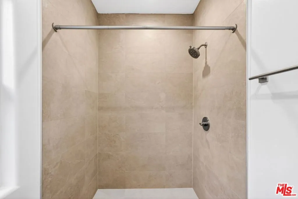 Bathroom 1 with Large Shower Bathroom 1 with Large Shower