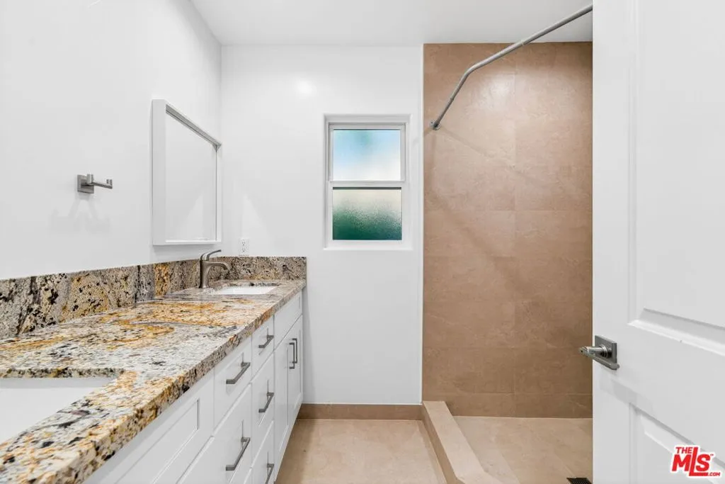 Bathroom 1 w/Double Sink Large Bathroom 1 w/Double Sink Large