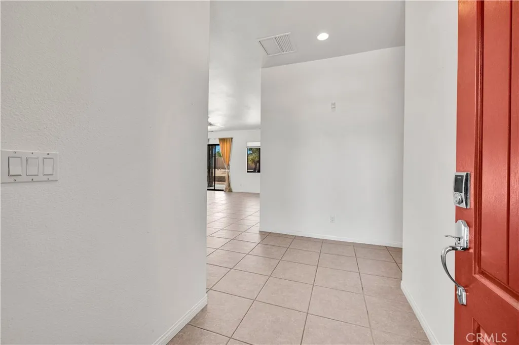 58055 Desert Gold Drive, Yucca Valley, California 92284 — photo 5