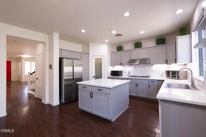 778 Entrada Dr-16