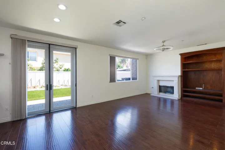 778 Entrada Dr-9
