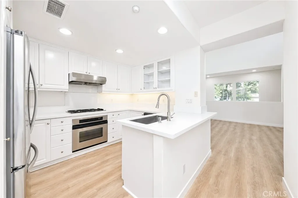 140 Talmadge, Irvine, California 92602 — photo 5