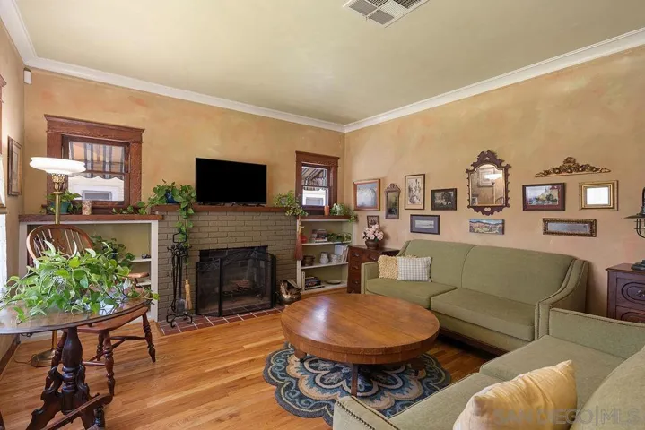 333 Randolph, Pomona, California 91768 — photo 4
