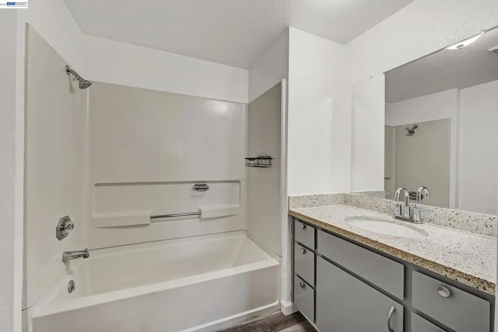 Front Bedroom Bath