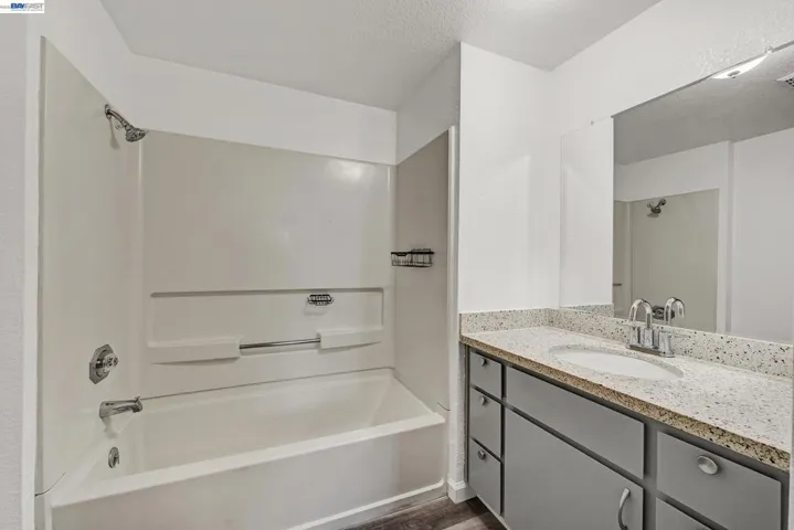 Front Bedroom Bath