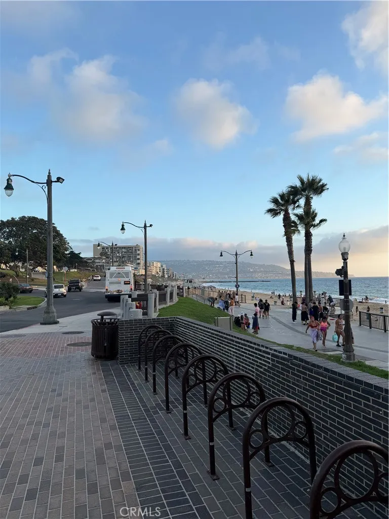 Redondo Beach and its oceanfront walkway are a short walk from 412 Miramar Drive. Perfect for a beach stroll or walking the dog.
