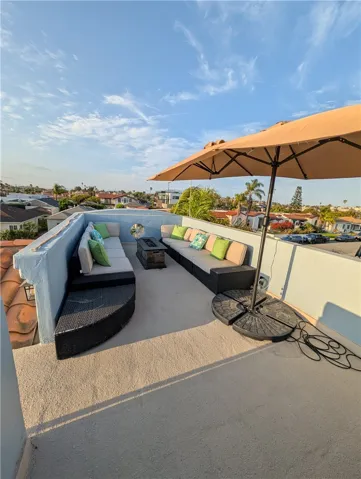 Spacious rooftop retreat designed for relaxing, outdoor dining and enjoying the coastal breeze.