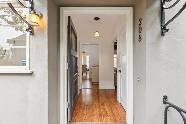 208 Lee St, Oakland, California 94610 — photo 4