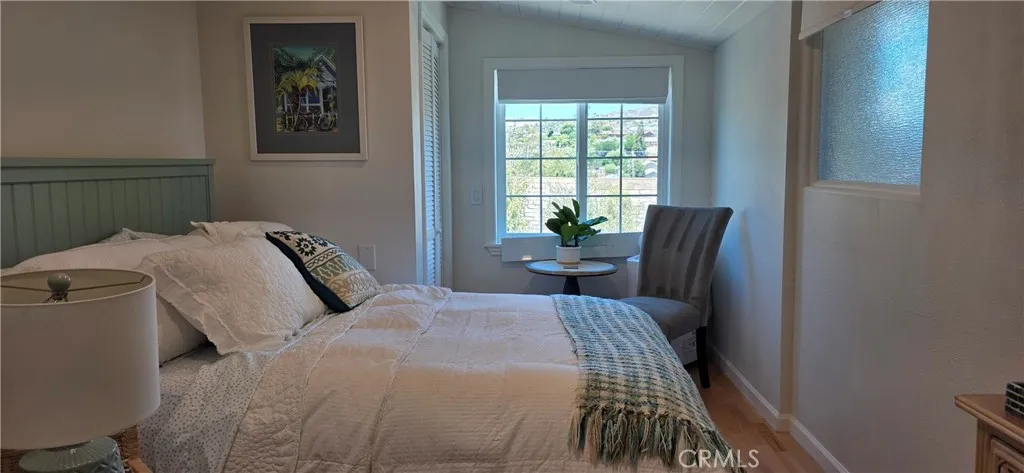 3rd Guestroom w/Double Bed and Hills View and comfy bedding