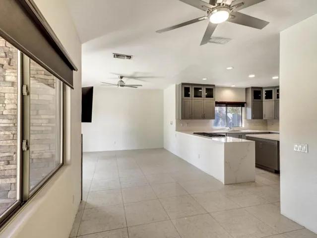 26-78515 Avenida Ultimo-26