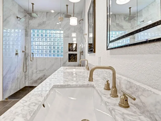 40-78515 Avenida Ultimo-40