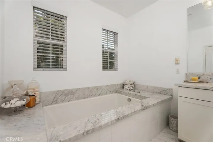 soaking tub