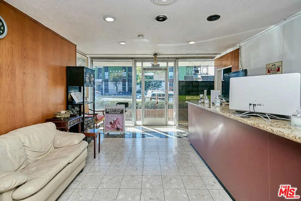 2551 Beverly Blvd