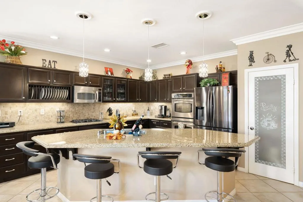 15-web-or-mls-JMRedRock_2022_015 15-web-or-mls-JMRedRock_2022_015