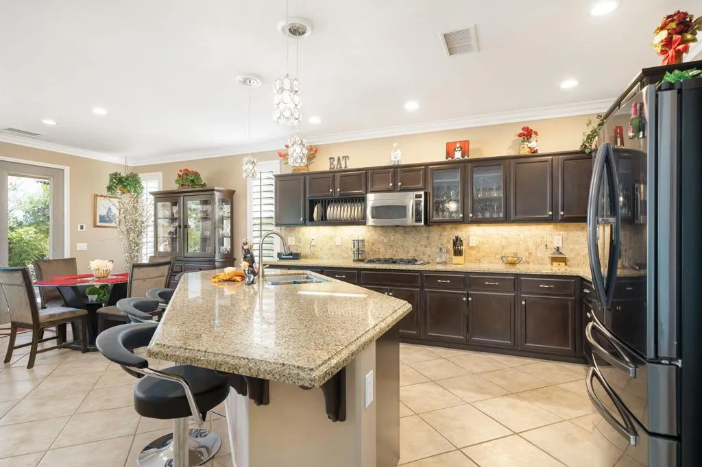 14-web-or-mls-JMRedRock_2022_014 14-web-or-mls-JMRedRock_2022_014