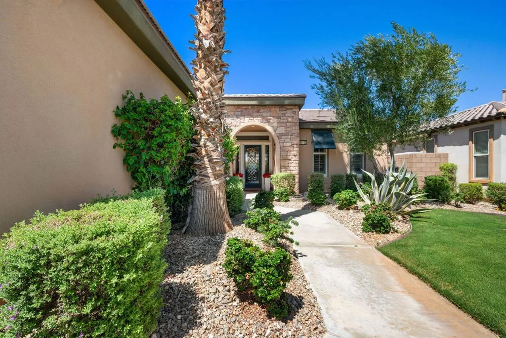12-web-or-mls-JMRedRock_OPMG_0626_012 12-web-or-mls-JMRedRock_OPMG_0626_012