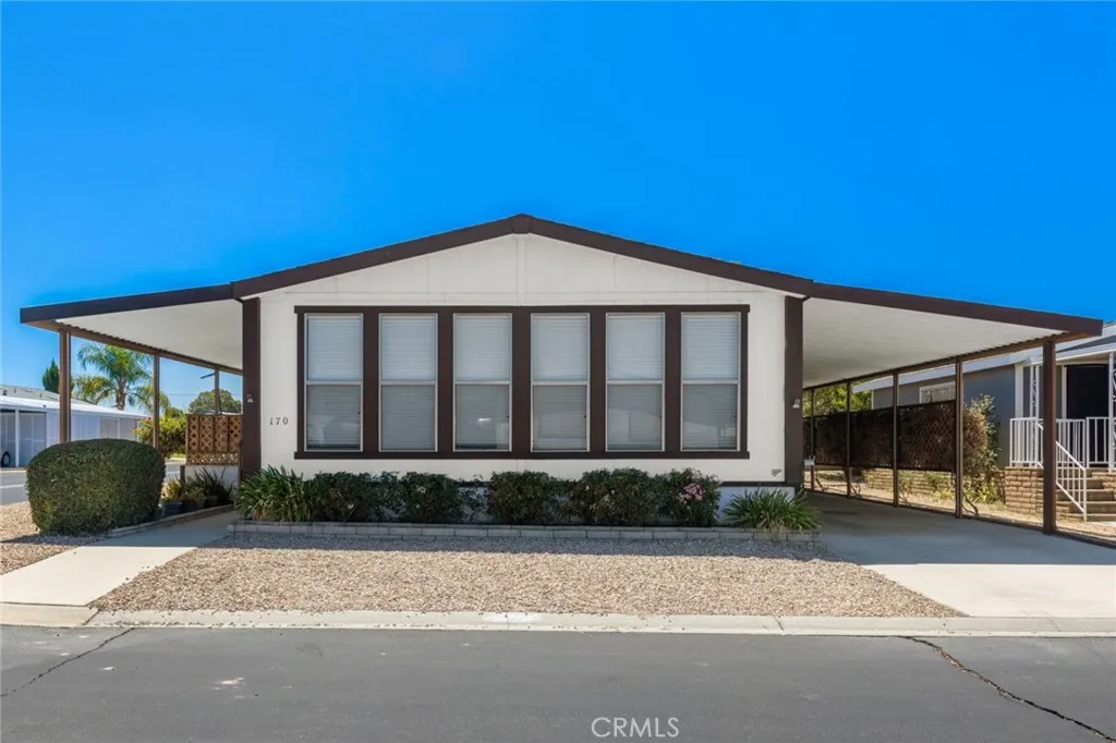 1300 W Menlo Ave
