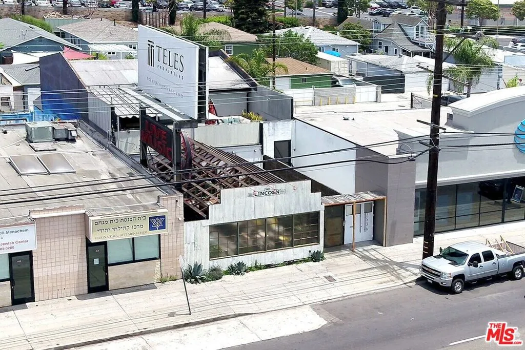 2536 Lincoln Blvd
