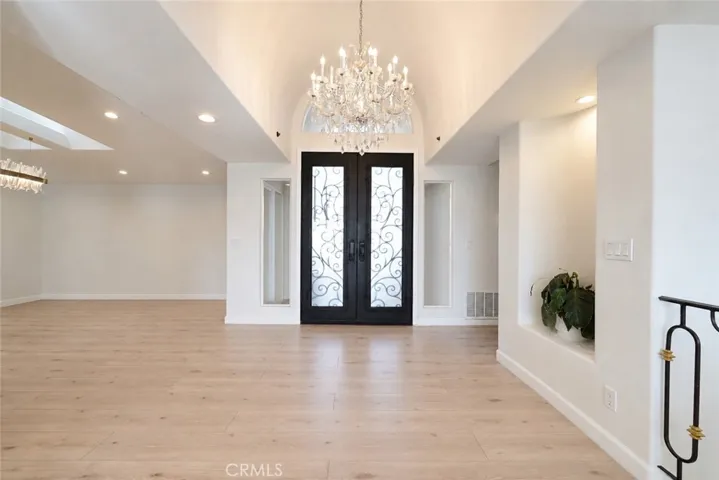 21765 Ybarra, Los Angeles, California 91364 — photo 4