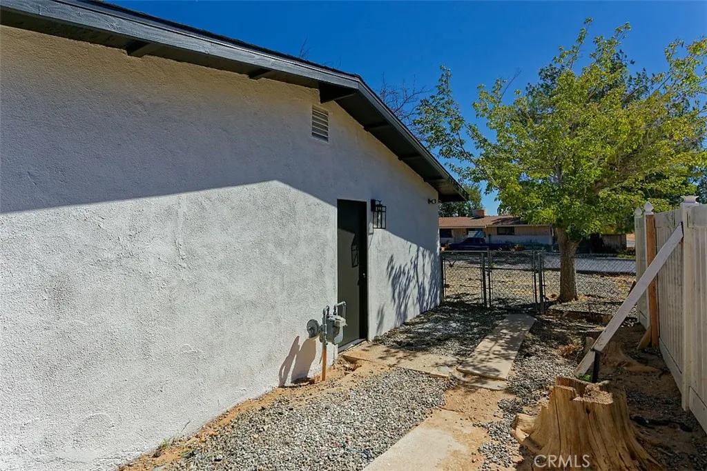 14912 Condor, Victorville, California 92394 — photo 4