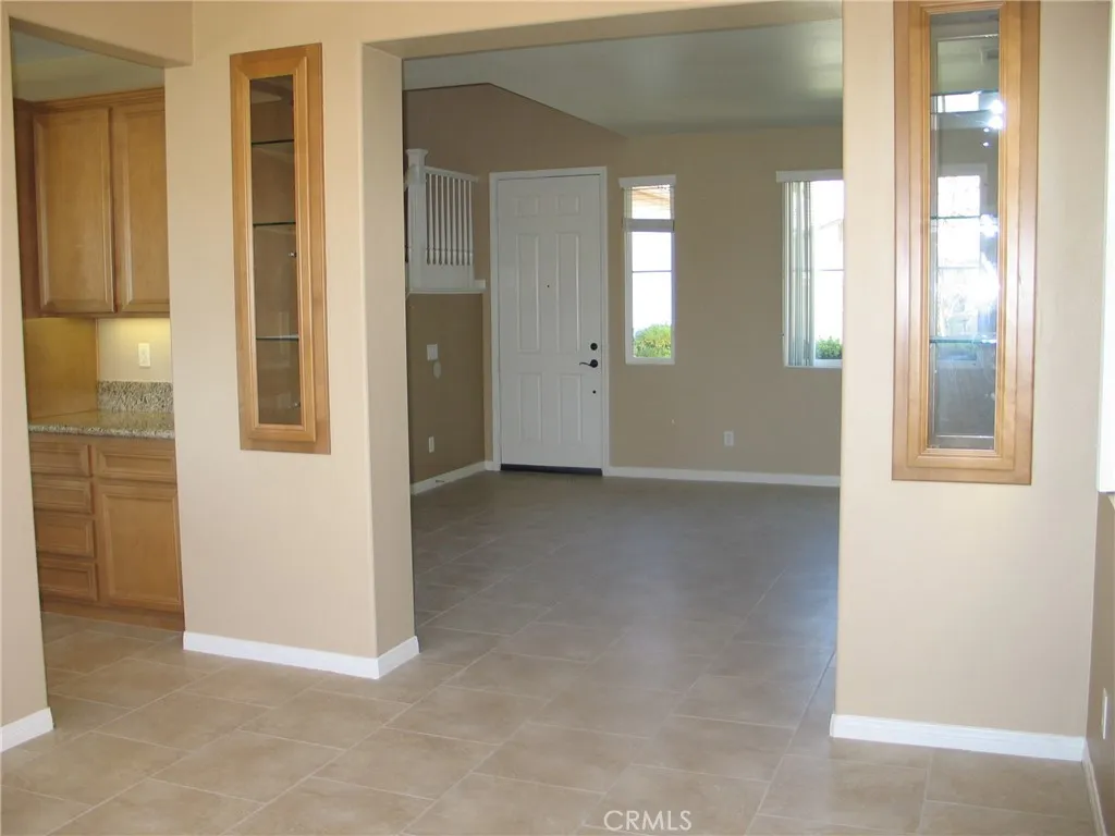 Dinning room with diaplay she Dinning room with diaplay she