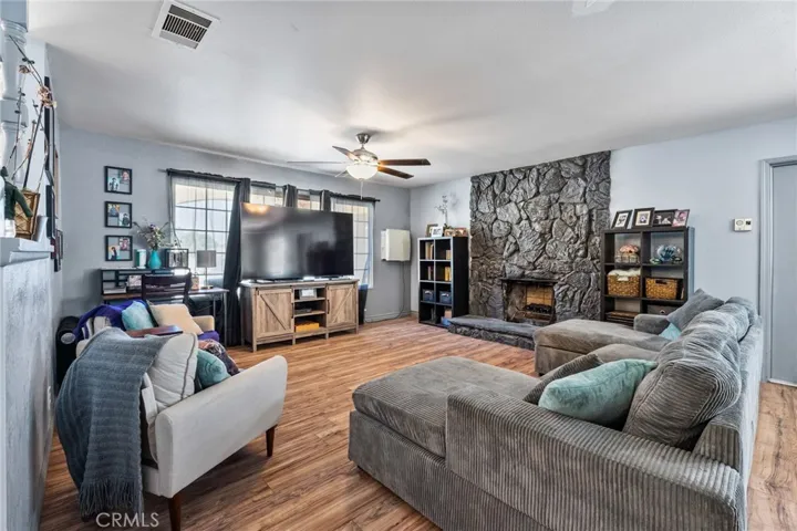 16371 Adelia, Hesperia, California 92345 — photo 5