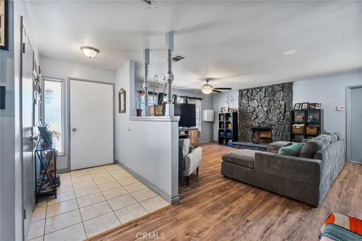 16371 Adelia, Hesperia, California 92345 — photo 4