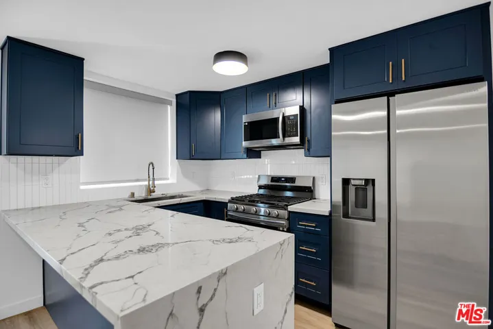 1021 N Genesee Avenue 11, West Hollywood, California 90046 — photo 4