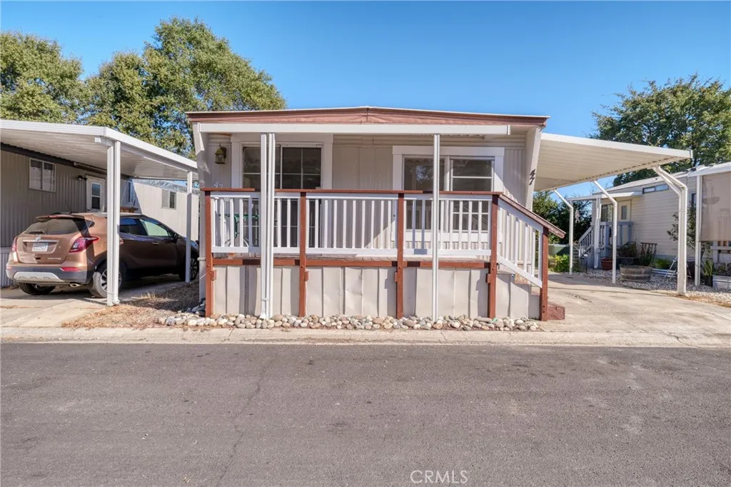 1025 Martin St