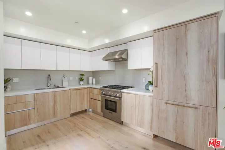 8210 Fountain Avenue 202, West Hollywood, California 90046 — photo 4
