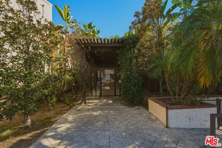 18350 Hatteras Street 250, Tarzana, California 91356 — photo 4