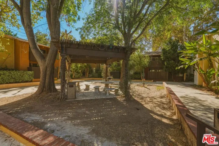 18350 Hatteras Street 250, Tarzana, California 91356 — photo 5