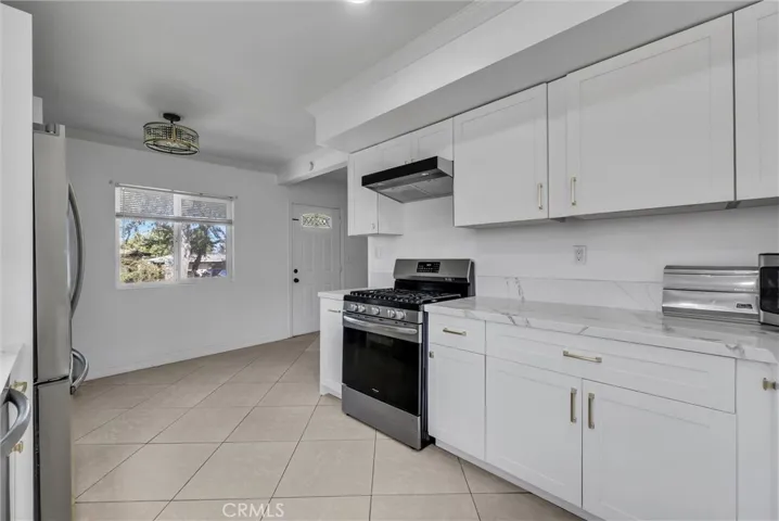 1134 Redwood, Corona, California 92879 — photo 5