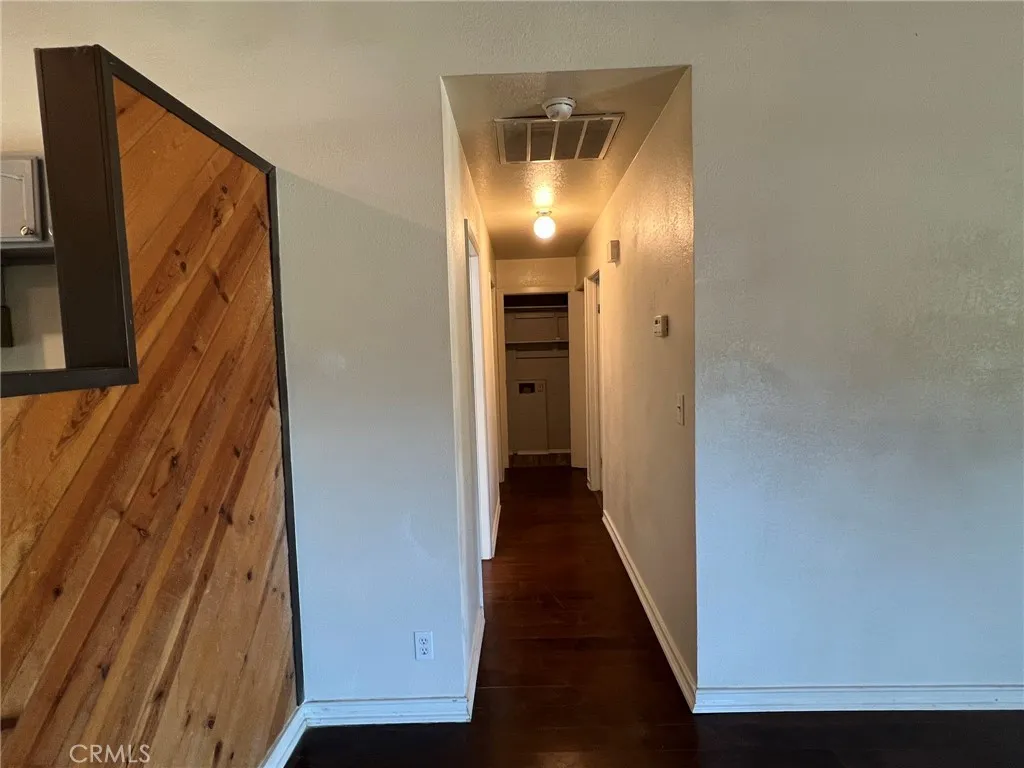 Hall to bedrooms.