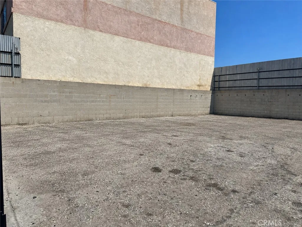 15538 Rosales, Paramount, California 90723 — photo 4