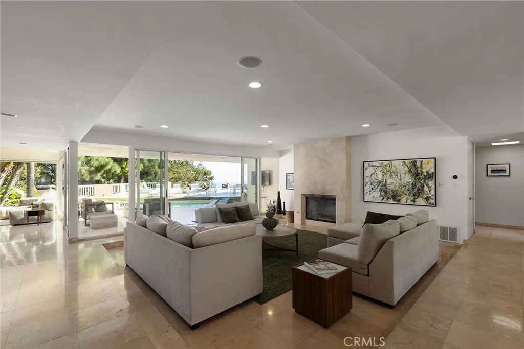 Main House: Living Room Main House: Living Room