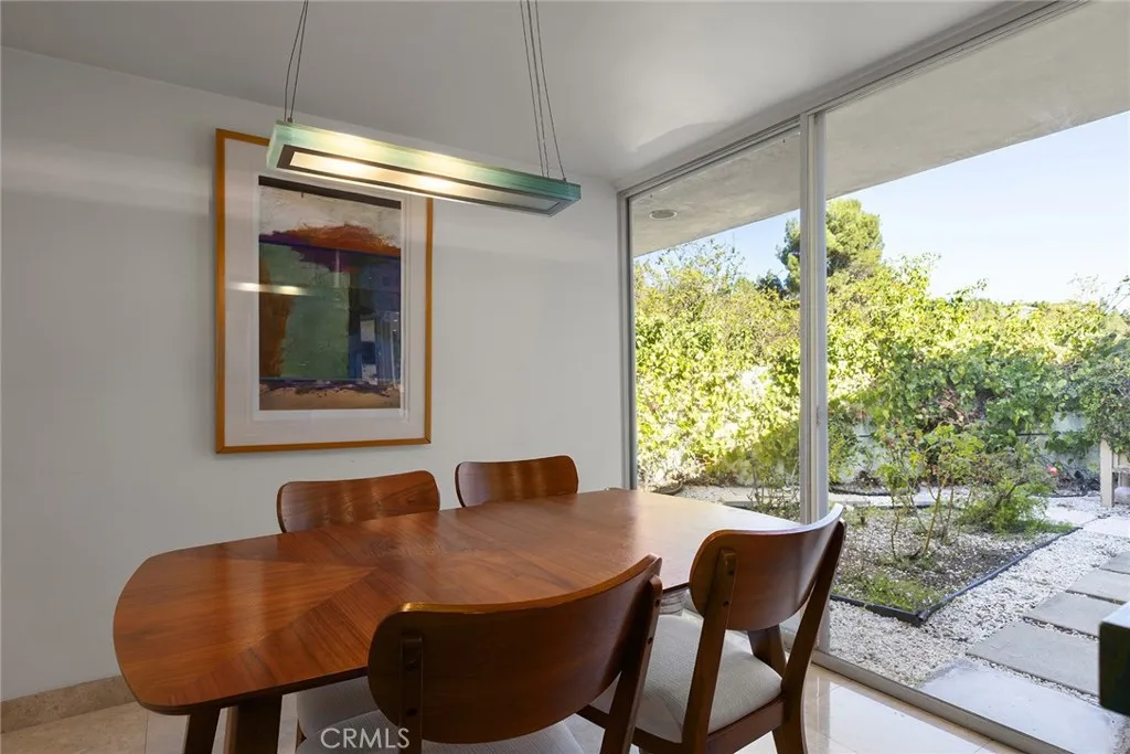 Main House: Breakfast Nook with Private Garden Main House: Breakfast Nook with Private Garden