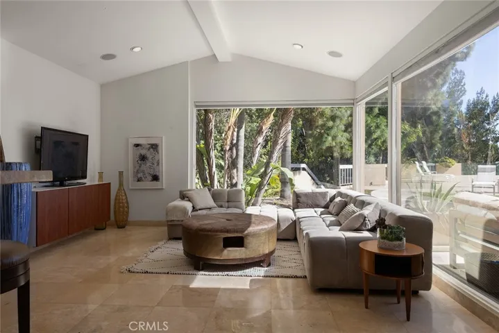 Main House: Den