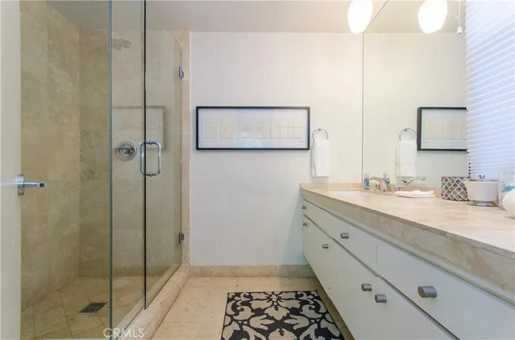 Main House: Bedroom 2: Ensuite Bathroom