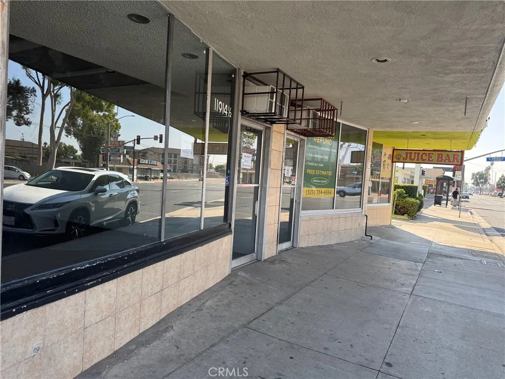 11914 Rosecrans Ave
