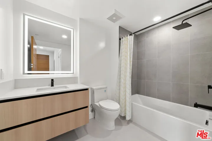 11013 Hartsook Street 303, North Hollywood, California 91601 — photo 4