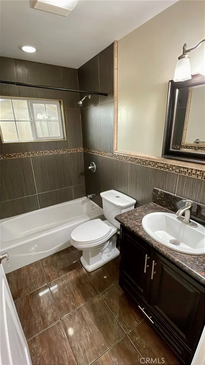 Bathroom #2 (Master) Bathroom #2 (Master)
