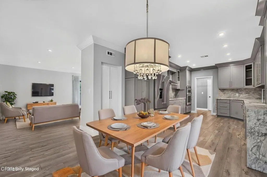 16-web-or-mls-111 S Orange Grove Blvd 10 16-web-or-mls-111 S Orange Grove Blvd 10